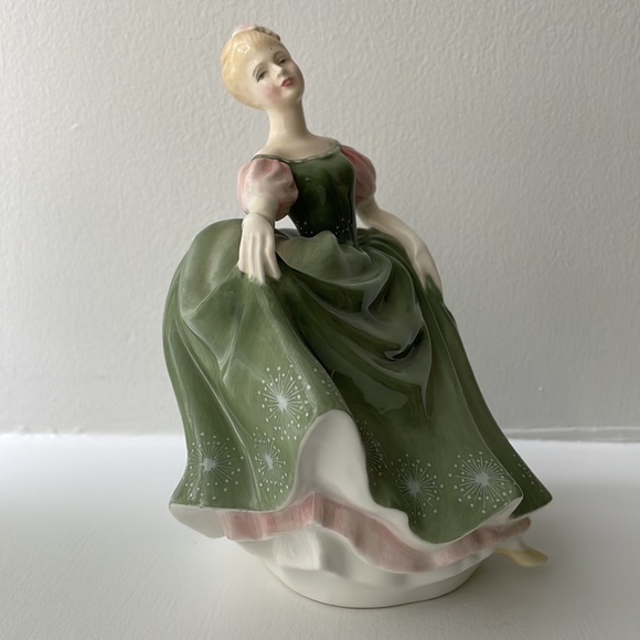 Antique Royal Doulton figurine “Michele”. - Picture 3 of 5